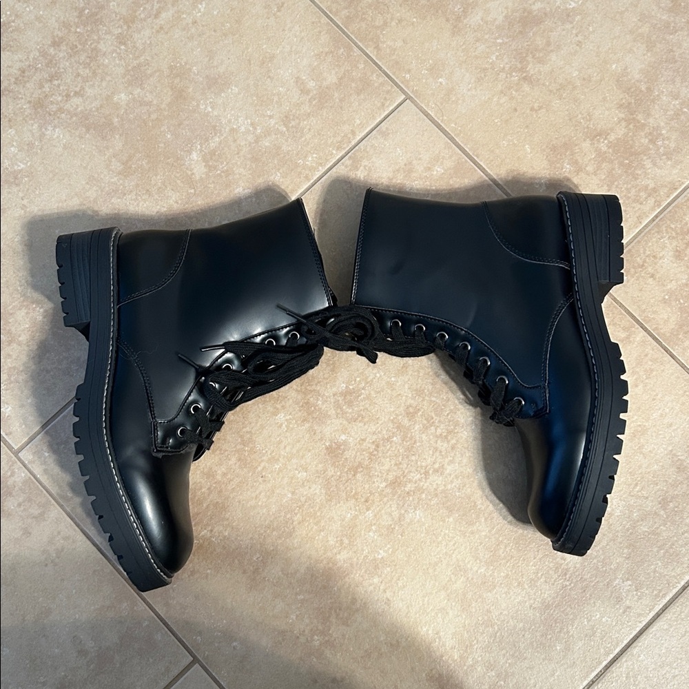 Boots - Picture 3 of 5